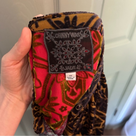 Johnny Was Frida Button Down Shirt in Muted Earth Tones Velvet - Picture 4 of 8